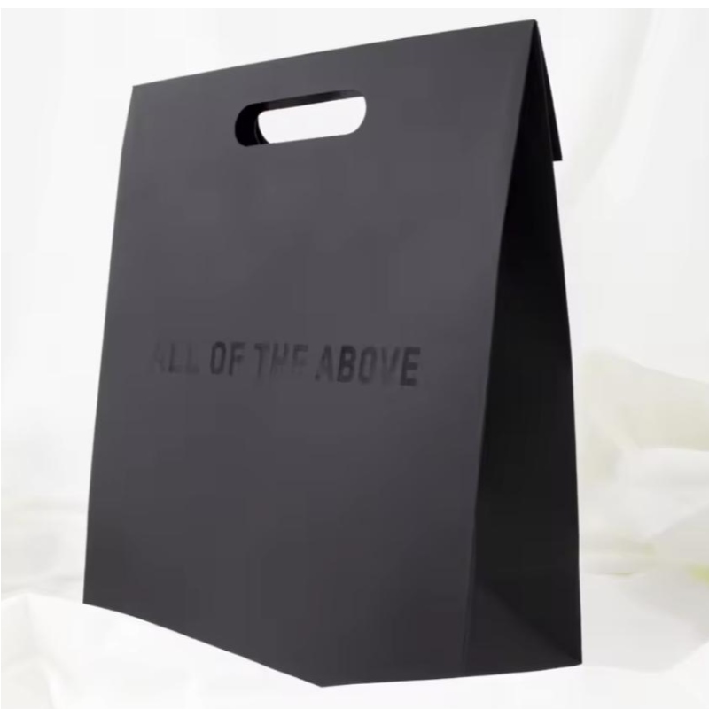Ylellinen die-leikatuskahva musta vaatteet ostospakkaus paperipussi korut kosmeettinen räätälöity logo-kääre-paperilahjapussit